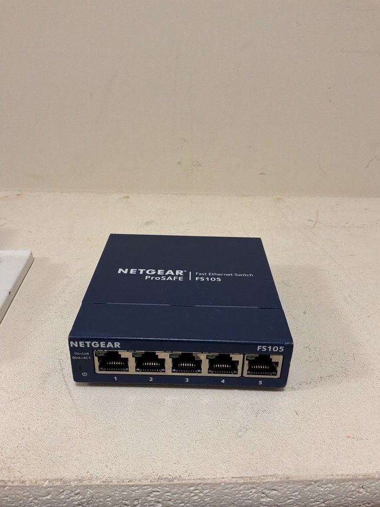 NETGEAR ProSAFE FS105 v3 5-Port 10/100 Fast Ethernet Switch