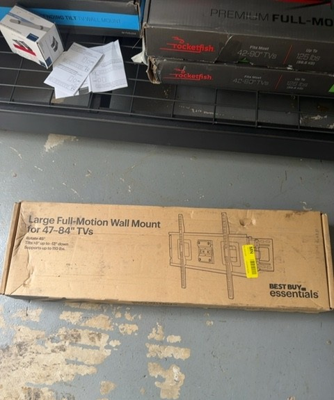 Best Buy essentials BE-MLFM Full-Motion TV Wall Mount 47-84 in