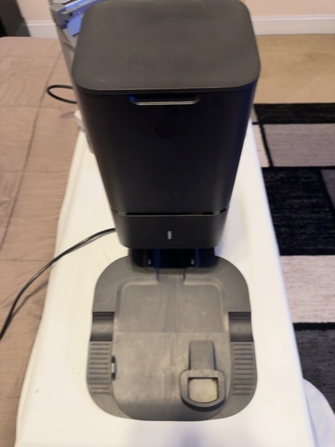 iRobot Roomba Clean Base Automatic Dirt Disposal ADE-N1 — actual PRF item photo 1 of 3