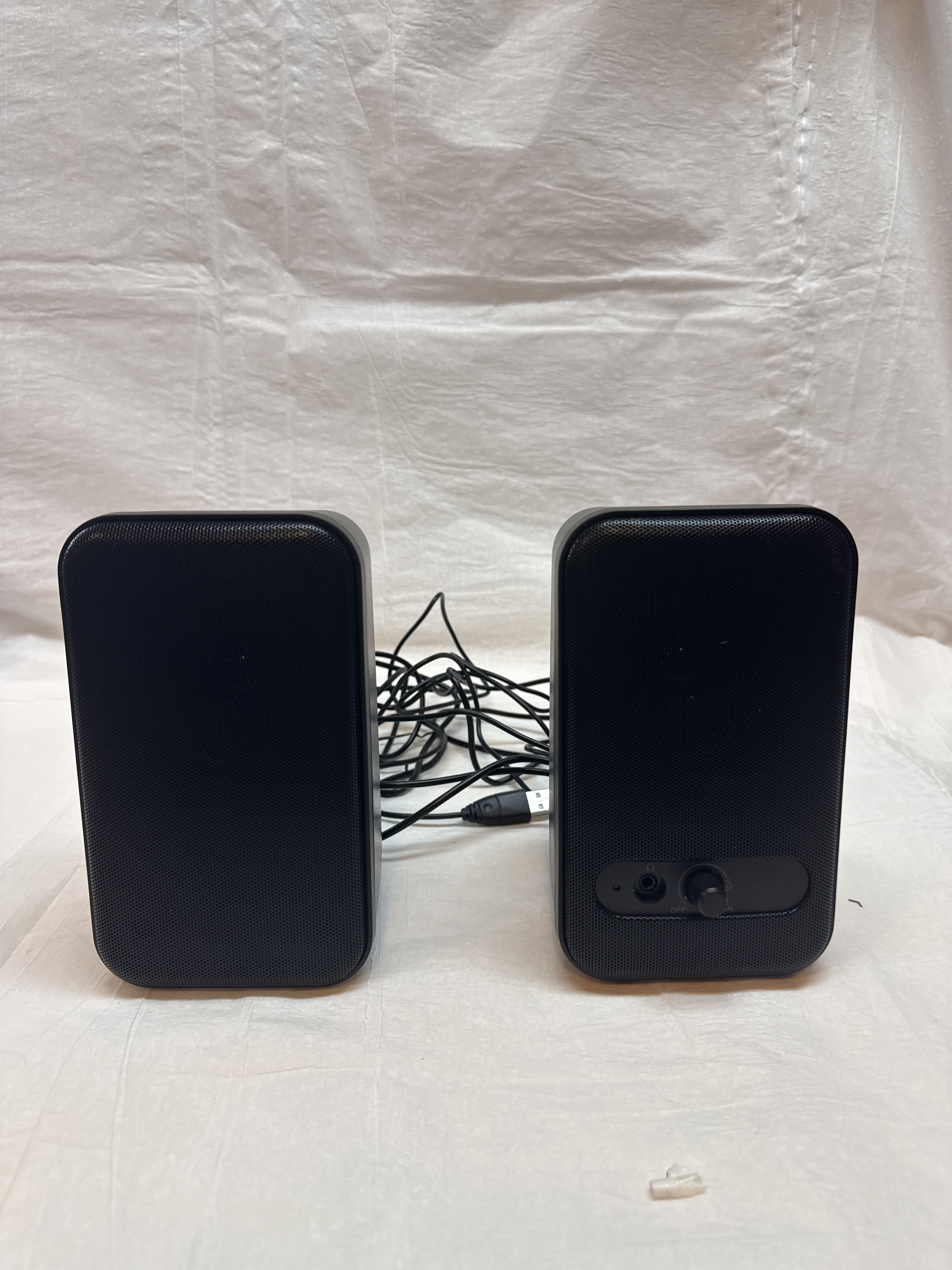 Insignia NS-CSG2B6 Wired 2.0 Computer Speakers — actual PRF item photo 1 of 4