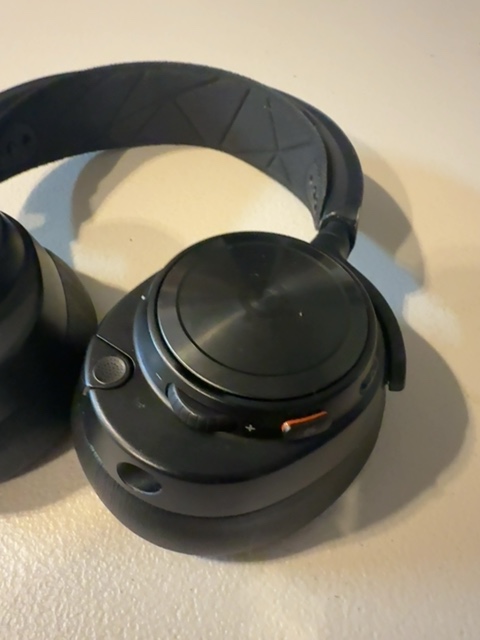 SteelSeries Arctis Nova Pro Wireless Gaming Headset Untested — actual PRF item photo 3 of 6