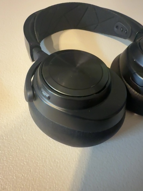 SteelSeries Arctis Nova Pro Wireless Gaming Headset Untested — actual PRF item photo 4 of 6