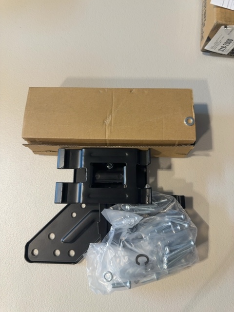 Best Buy essentials BE-MSTILT Small Tilt Mount for TVs DE-40 Open Box Open Box — actual PRF item photo 1 of 3