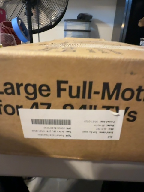 Best Buy Essentials BE-MLFM Large Full Motion Wall Mount BMS-84125 for 47-84" TV — actual PRF item photo 2 of 3