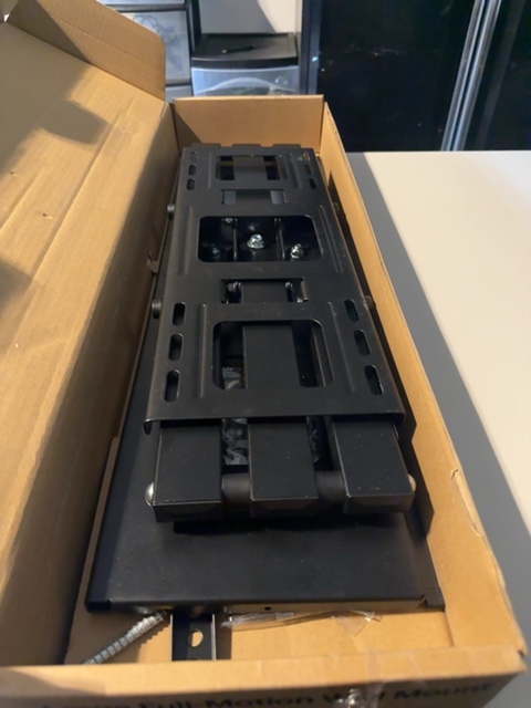 Best Buy essentials BE-MLFM Full-Motion TV Mount + BE-SBM114 Soundbar Bracket — actual PRF item photo 1 of 5