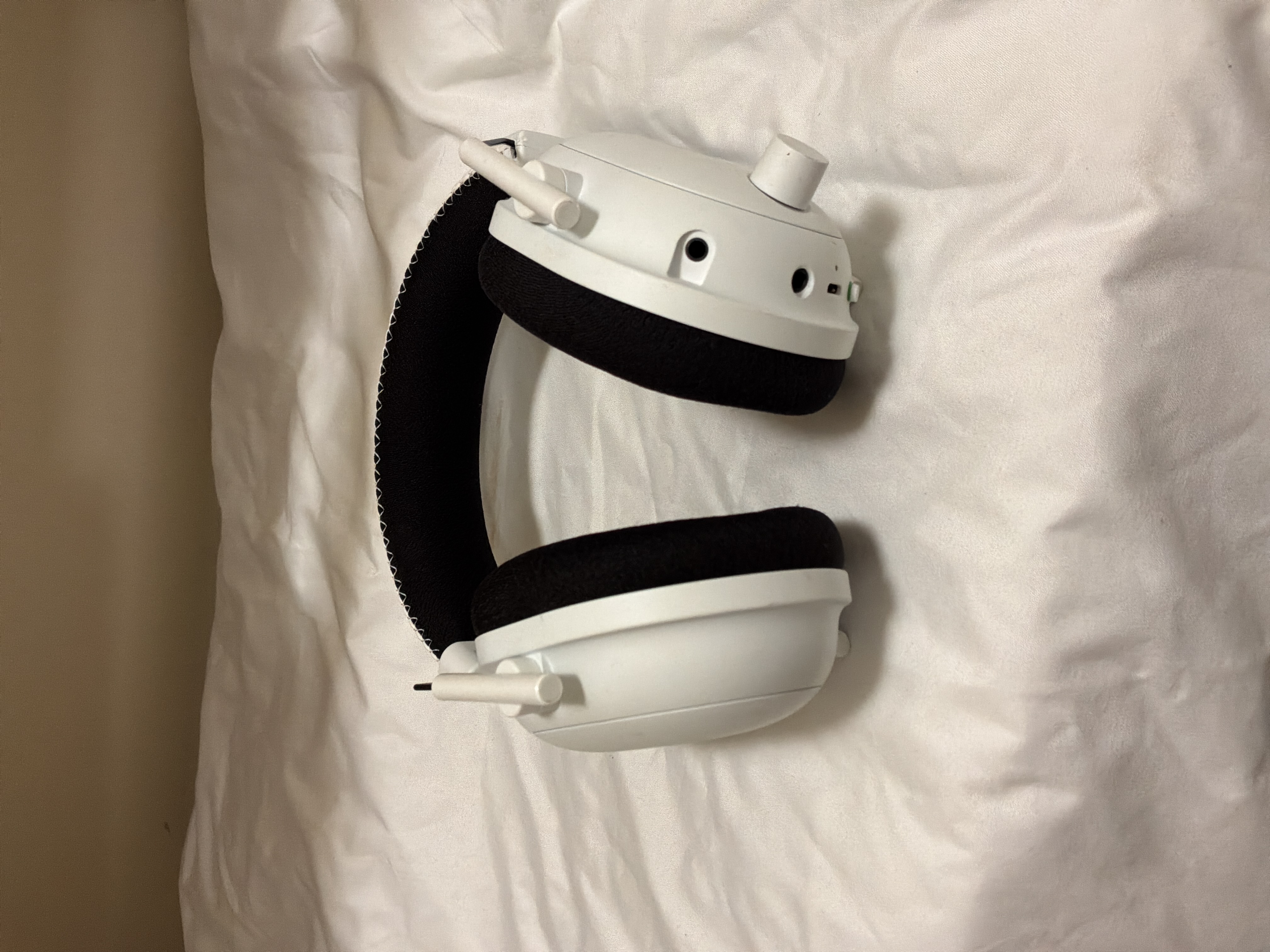 Razer BlackShark V2 Pro (2020) White - Working - Missing Dongle & Mic