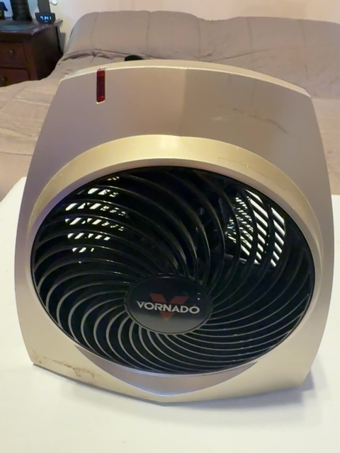 Vornado VH200 Whole Room Heater — actual PRF item photo 1 of 3