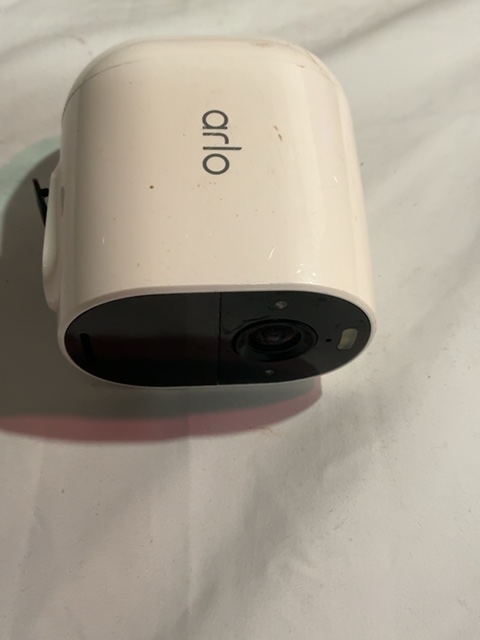 Arlo Essential Wire-Free Outdoor Security Camera Spotlight White Camera Only — actual PRF item photo 3 of 4